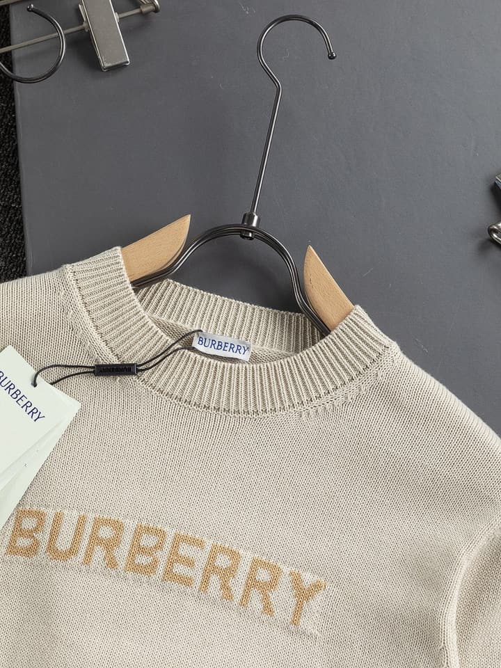 Burberry Equestrian Knight Jacquard Sweater – 25SS in Grey With White Logo