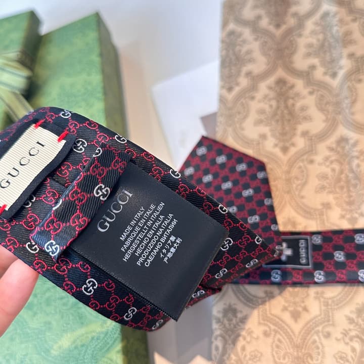 Gucci Men's GG Silk Jacquard Tie – 2025 Spring/Summer Collection in Blue