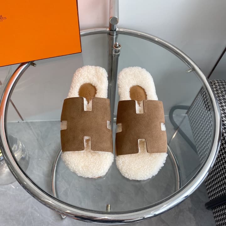 Hermès Izmir Classic H Wool Slippers in Black