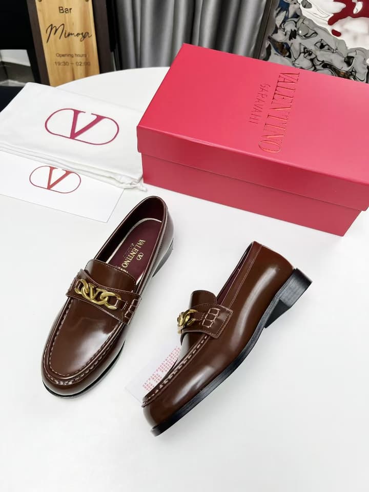 Valentino Logo Buckle Polished Leather Loafers – 2024 Collection in Black