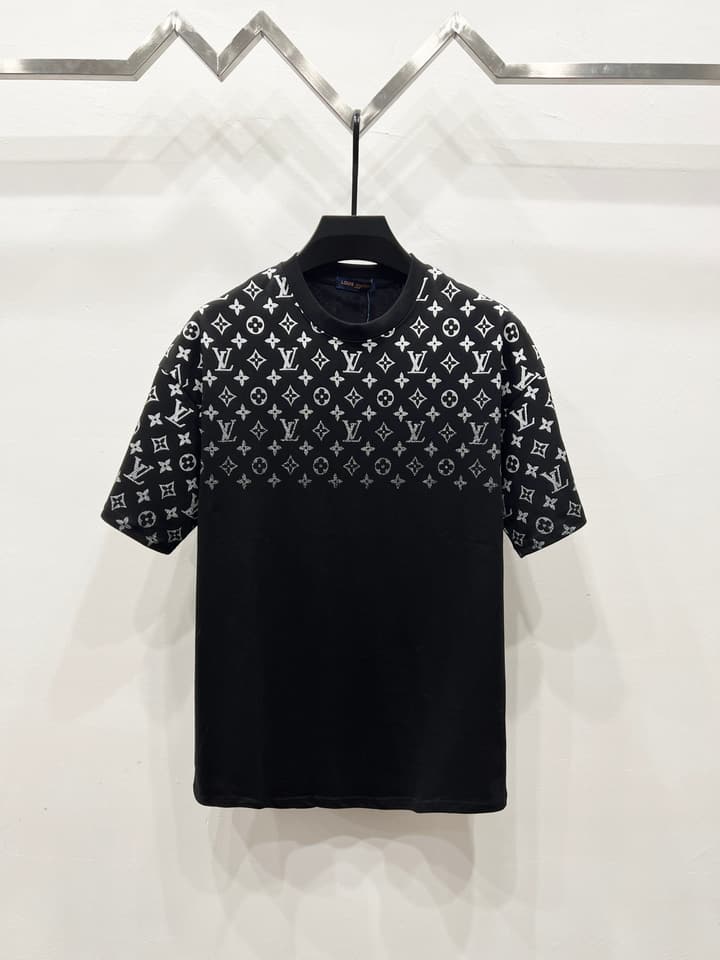 Louis Vuitton Gradient Monogram T-Shirt – 2025 Summer Collection in Black Bottom Gradient Monogram