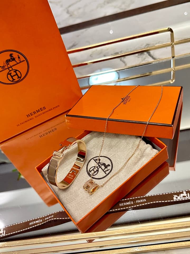 Hermès Oval Series Necklace & Bracelet Set