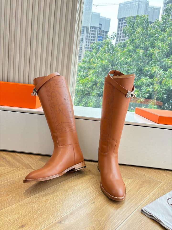 Hermès Classic Knee-High Boots – 2025FW in Assorted Buckle Riding Boots Display