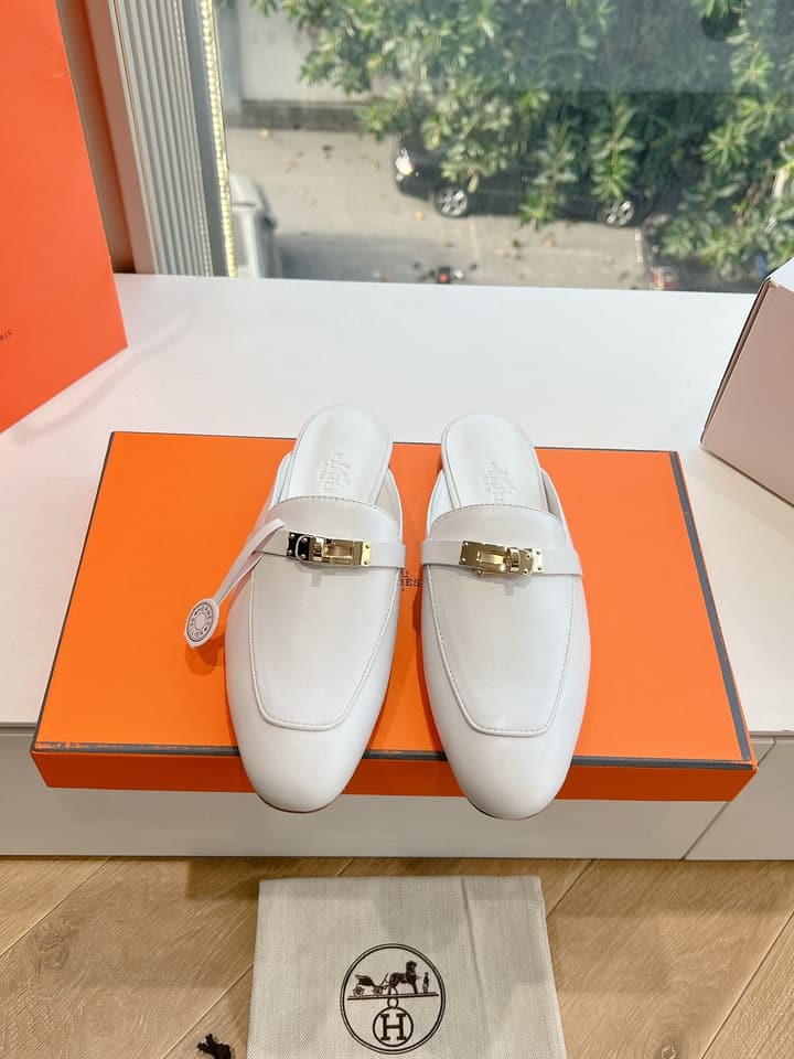 Hermès Calfskin Mules – 25SS/FW Collection in Black Embossed Leather With Silver Hardware