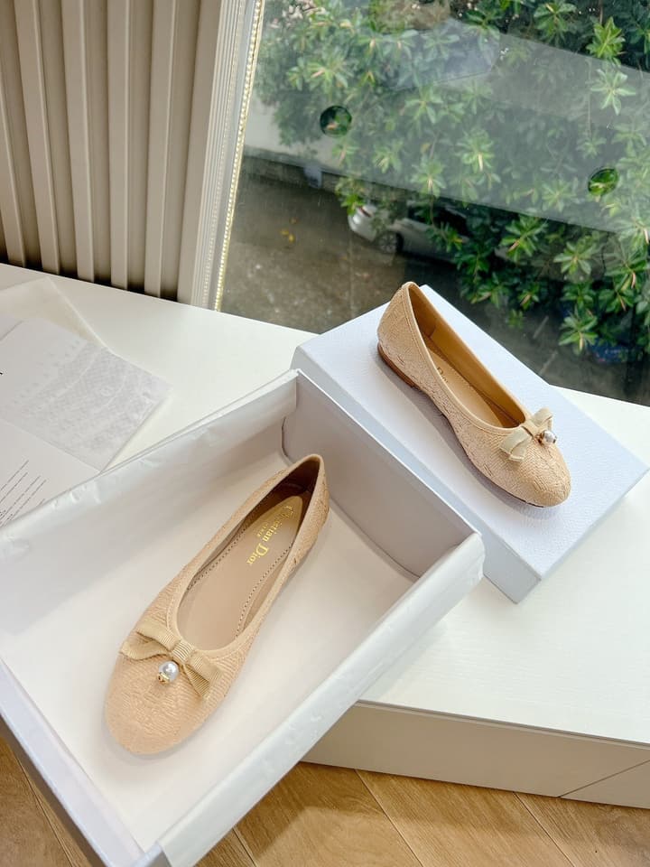 Dior Embroidered Leather Loafers – 2024 Spring Collection in Cream