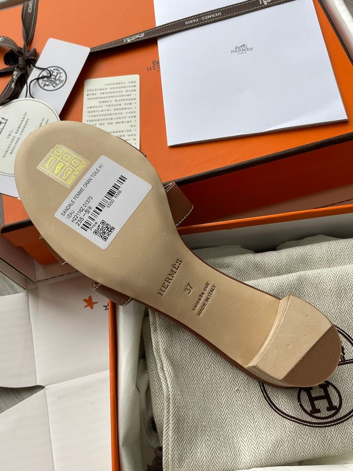 Hermès Classic H Slippers in Cream Leather