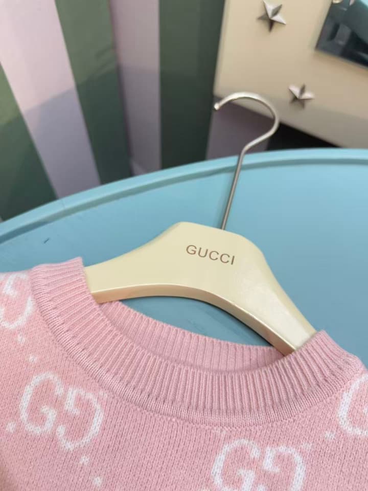 Gucci Kids Knit Sweater and Washed Denim Set – Spring/Summer Collection – 2025SS in Pink Sweater And Washed Blue Denim Set