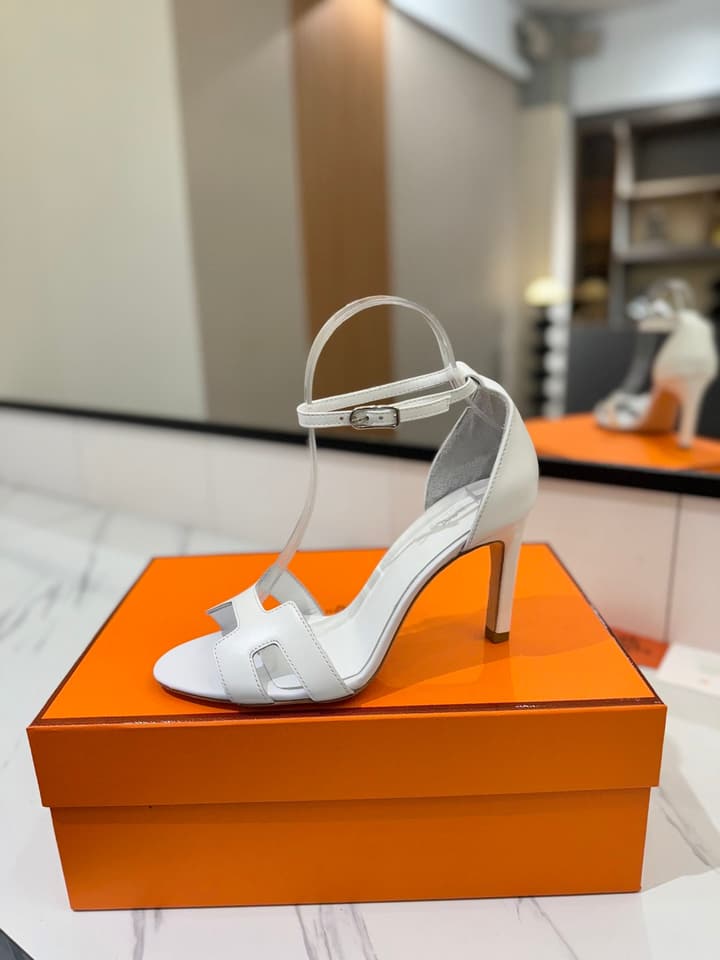 Hermès Classic Smooth Cowhide Pumps – 9cm in Caramel Brown
