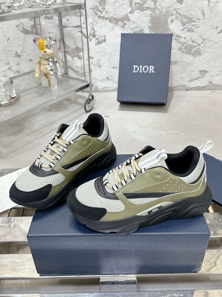 Dior B22 Men's Retro Jogging Sneakers in Black And White Patterned