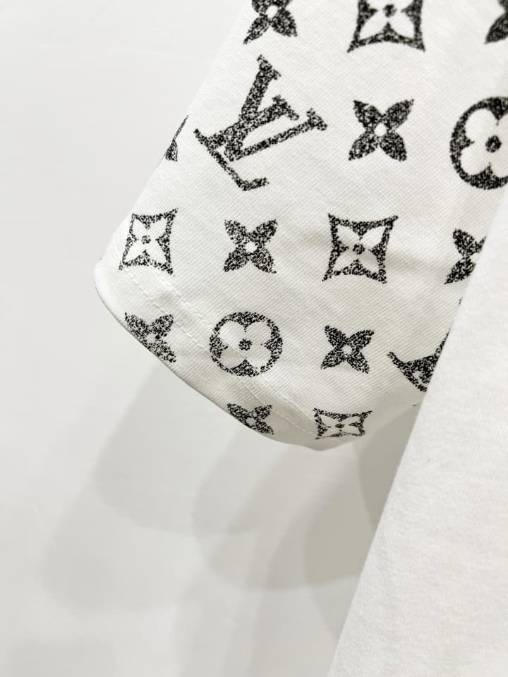 Louis Vuitton Gradient Monogram T-Shirt – 2025 Summer Collection in Black Bottom Gradient Monogram