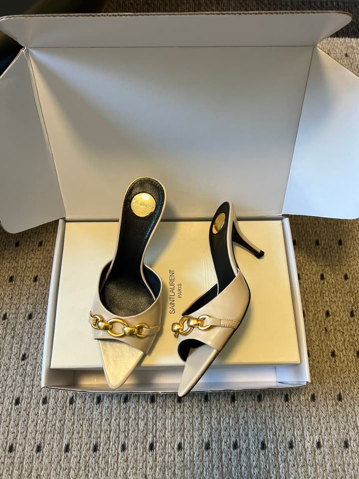 Saint Laurent Chain Pointed-Toe Heeled Mules – 26SS in Beige