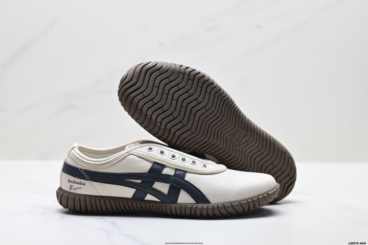 Onitsuka Tiger TSUNAHIKI Slip-On Casual Sneakers in Cream With Navy Stripes