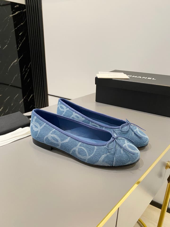 Chanel Classic Ballet Flats in Fuchsia Embossed