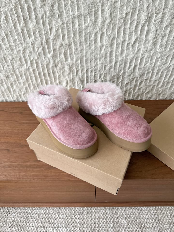 UGG Sheepskin Fur-Lined Slippers – Autumn/Winter Collection in Tall Light Pink With Cream Fur