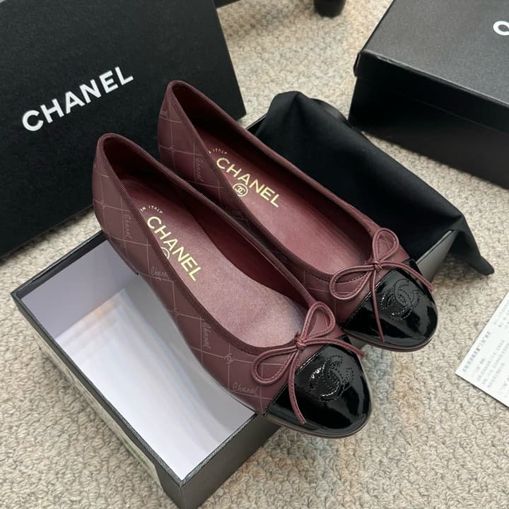 Chanel Classic Round-Toe Ballet Flats – Spring/Summer Collection – 25SS in Burgundy