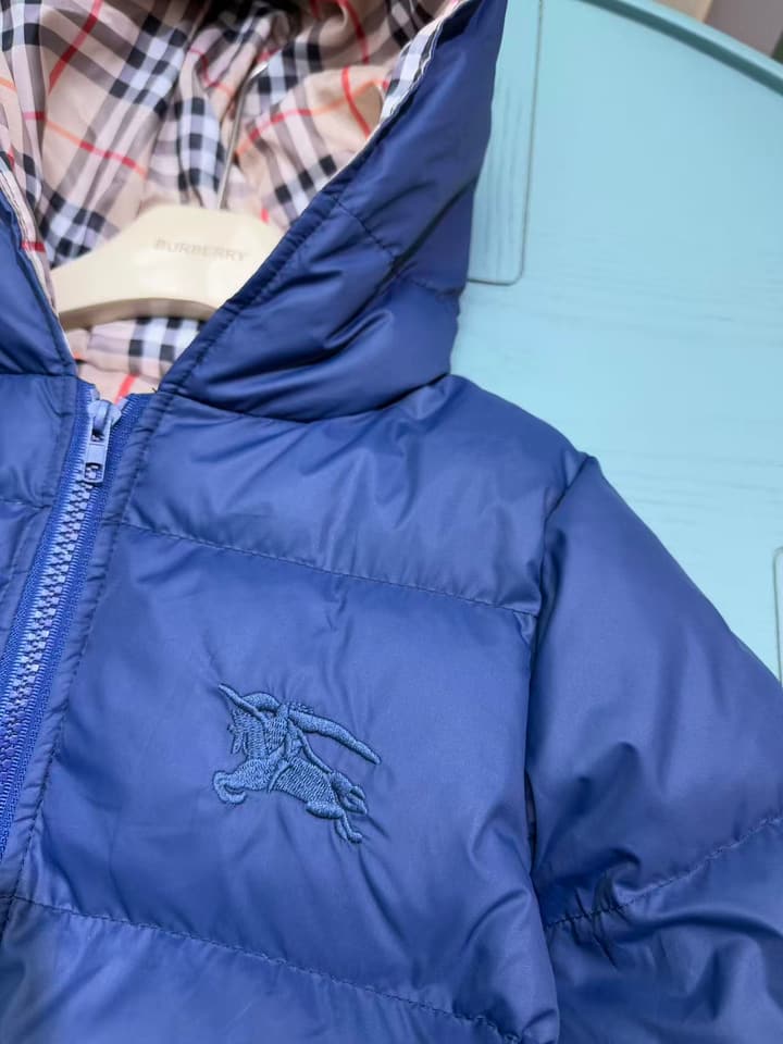 Burberry Classic Logo Puffer Jacket – Kids Collection – 2025SS in Deep Blue With Plaid Lining