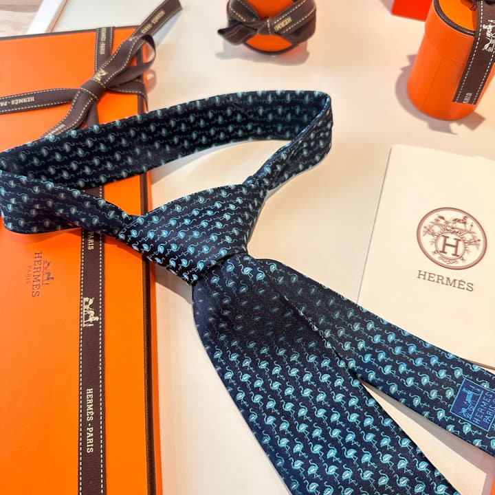 Hermès Animal Series Men's Silk Tie in Blue With Pink Pattern