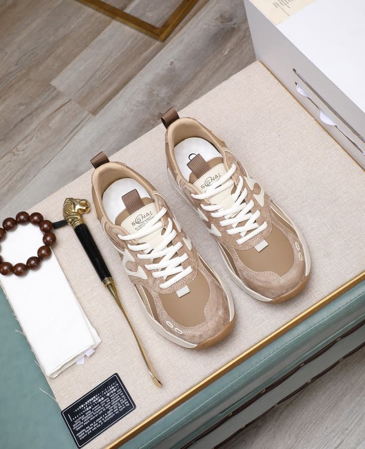 Gucci Latest Calfskin Leather Loafers in Beige With White Accents