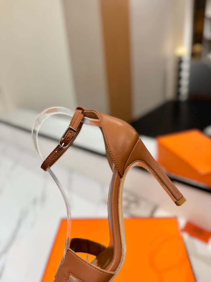 Hermès Classic Smooth Cowhide Pumps – 9cm in Caramel Brown