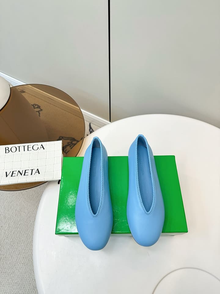 Bottega Veneta Woven Flats – 2025 Collection in Black