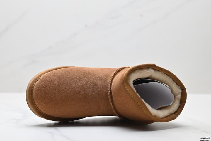 UGG Classic Ultra Mini Platform Snow Boots in Chestnut