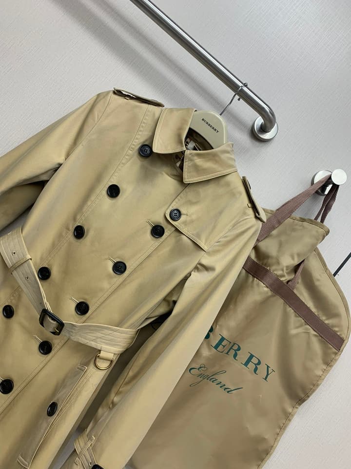 Burberry Sandringham Women's Trench Coat in Navy