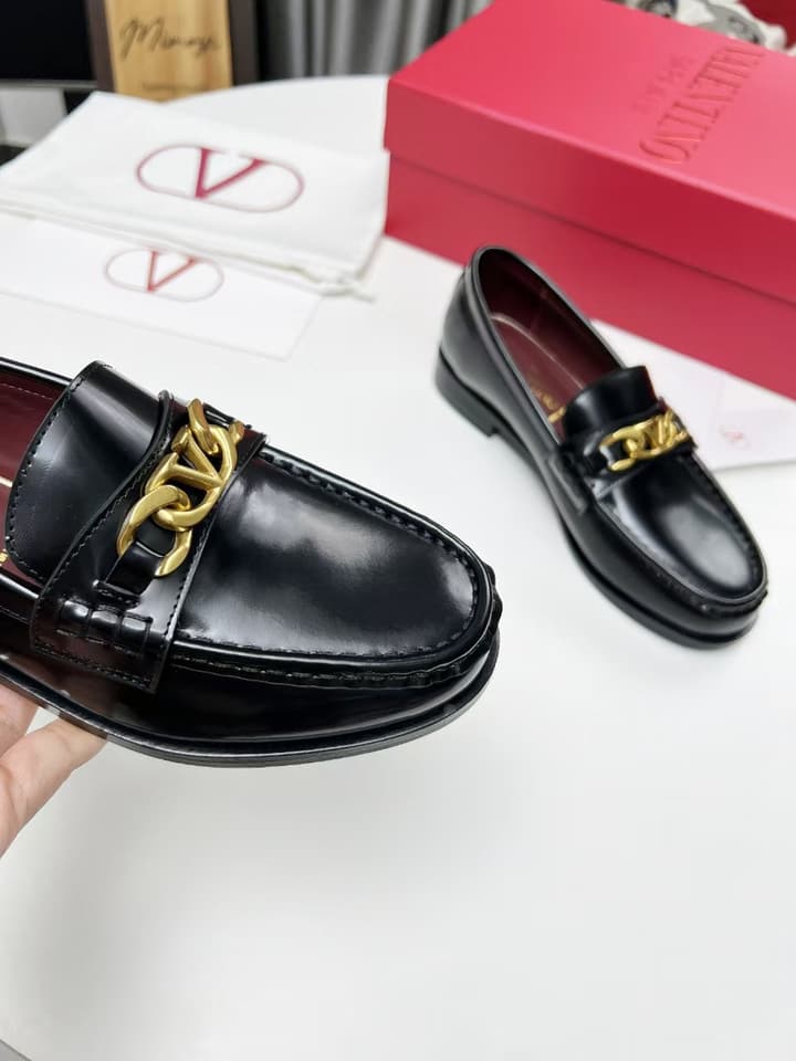 Valentino Logo Buckle Polished Leather Loafers – 2024 Collection in Black