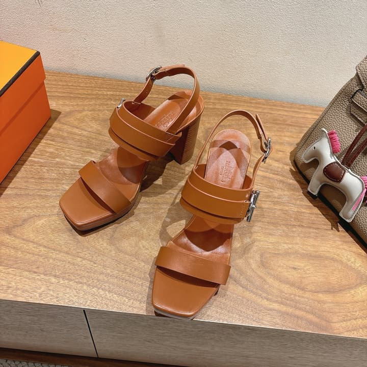 Hermes Color Block Flat Sandals – 2025 New Collection in Black