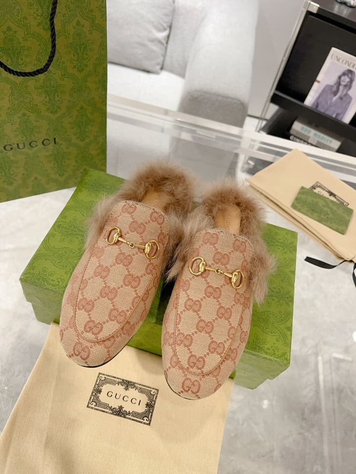 Gucci Toscana Sheepskin Loafers in Black Patent Embossed With Tan Shearling