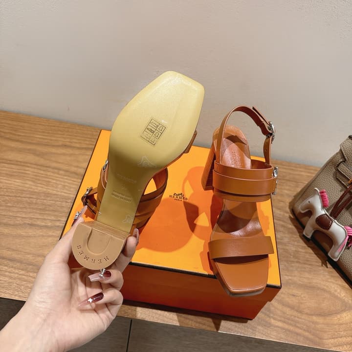 Hermes Color Block Flat Sandals – 2025 New Collection in Black