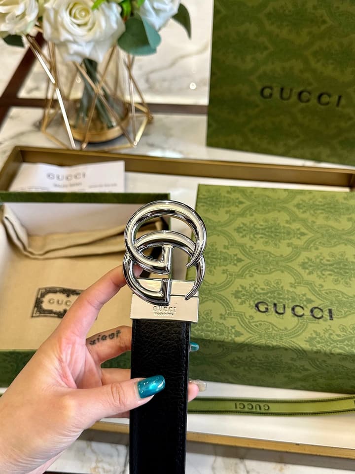 Gucci Leather Belt with Original Brass Buckle in Black Leather With Gold Buckle