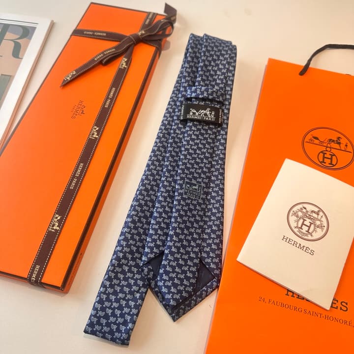 Hermès Animal Series Men's Silk Tie in Blue With Pink Pattern