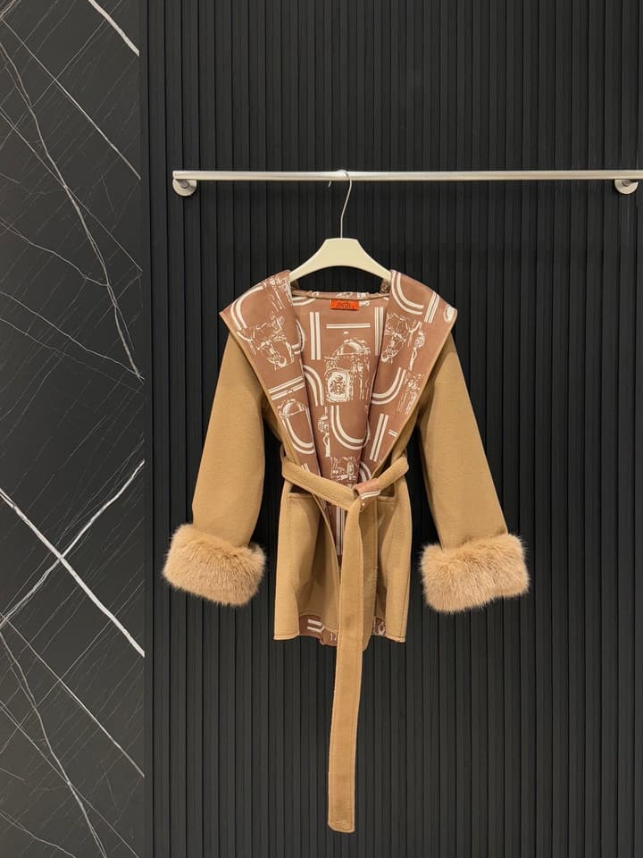 Hermès Old Money Style Detachable Fur Sleeve Wool Coat in Camel Khaki With Fur Cuffs
