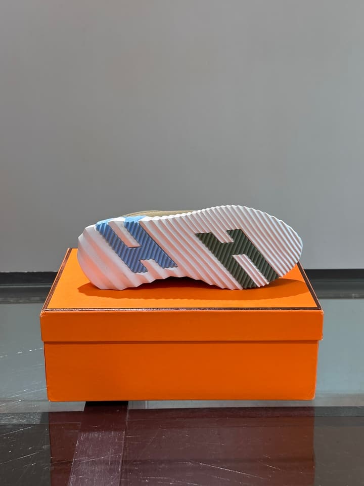 Hermès Bouncing Unisex Sneakers in Black