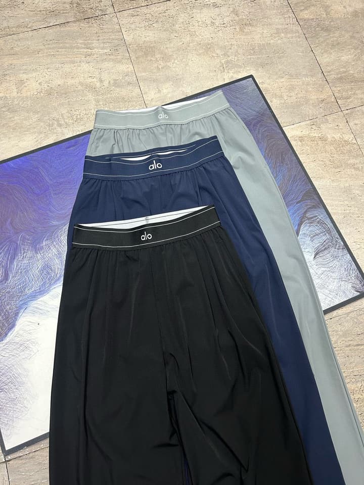 Alo Yoga Suit Up High-Waist Wide-Leg Trousers in Black