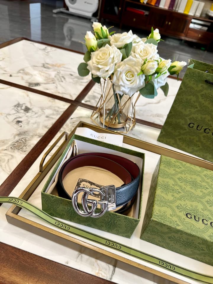 Gucci Leather Belt with Original Brass Buckle in Black Leather With Gold Buckle