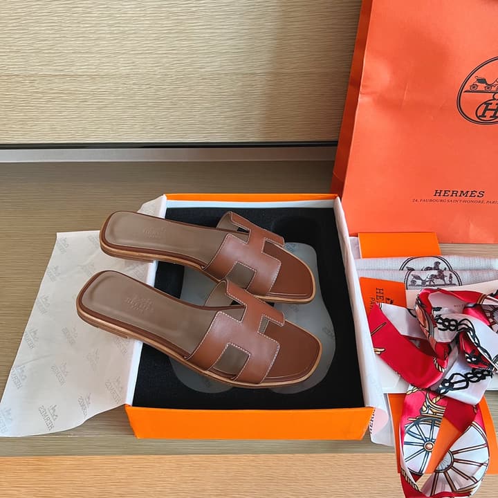 Hermès Handmade Leather Sandals – 2023 Spring Collection in Navy Blue Leather