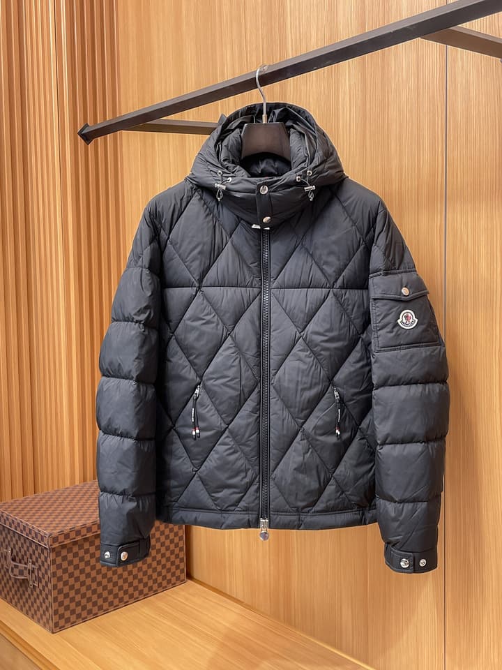 Moncler Structural Tailored Down Jacket – 2025 Collection in Diamond Quilted Black