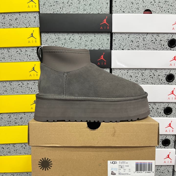 UGG Platform Low-Cut Snow Boots in Black Suede Slip-on