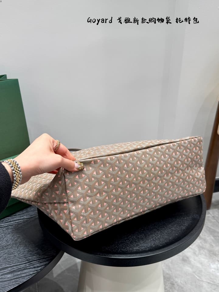 Goyard Tote Bag in Beige With Blue Interior