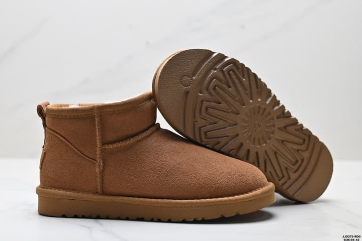 UGG Classic Ultra Mini Platform Snow Boots in Chestnut