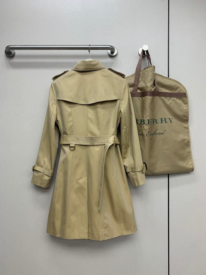 Burberry Sandringham Women's Trench Coat in Navy