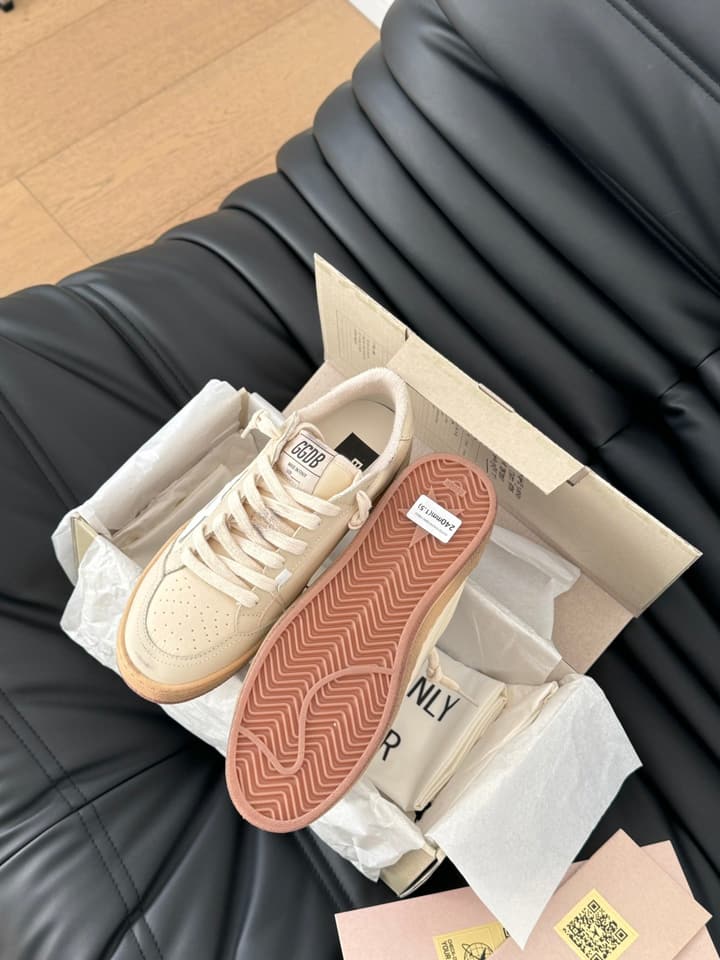 Golden Goose Graffiti Distressed Sneakers – 2024 Collection in Off-white Grey