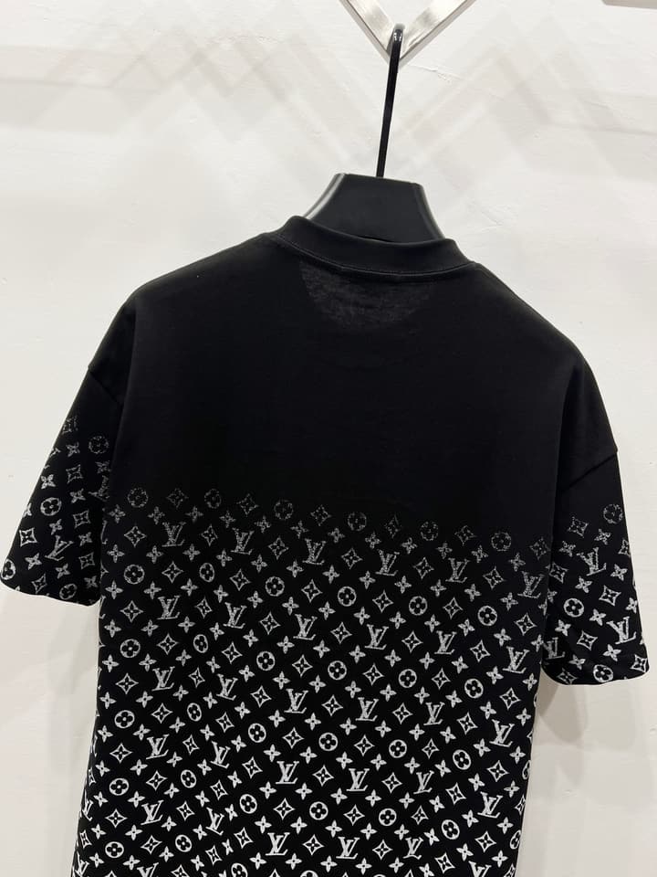 Louis Vuitton Gradient Monogram T-Shirt – 2025 Summer Collection in Black Bottom Gradient Monogram