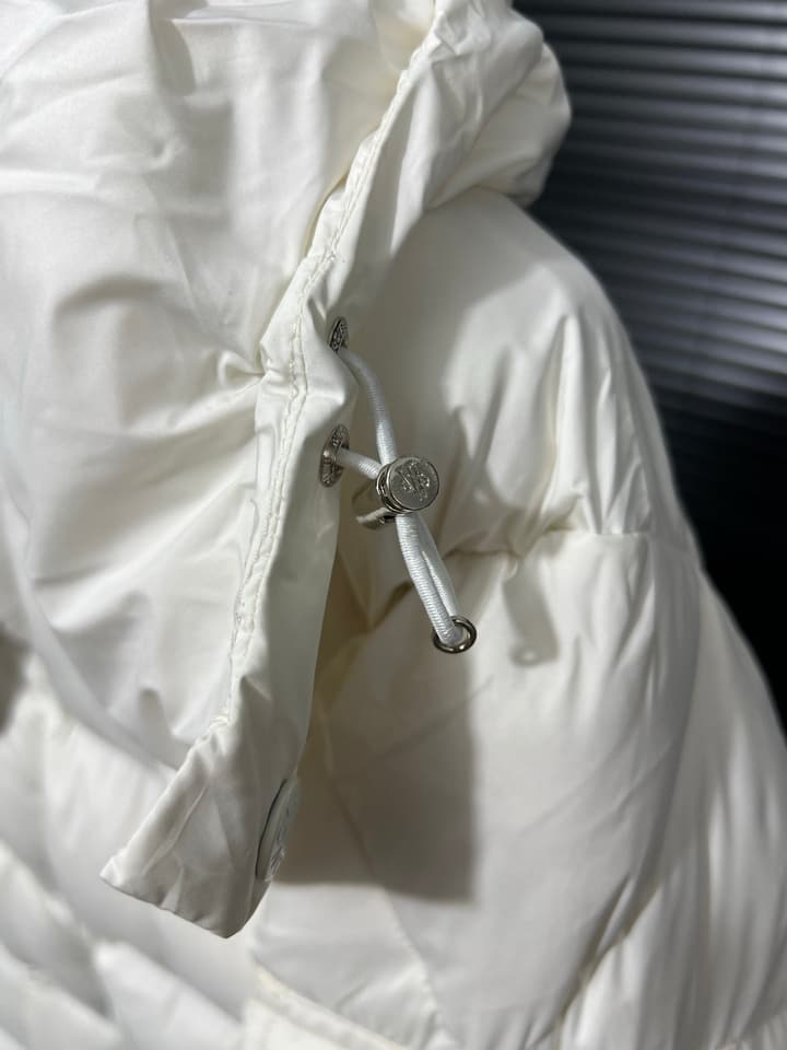 Moncler Vezere Short Puffer Jacket in White