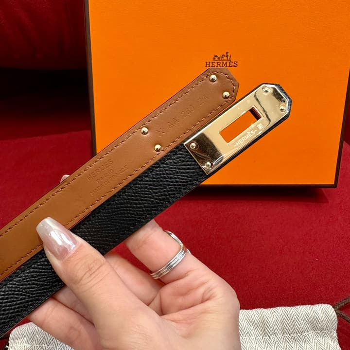 Hermès Kelly Epsom Leather Belt in Black Leather With Gold Hardware