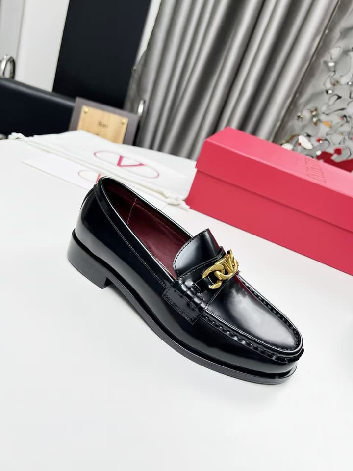 Valentino Logo Buckle Polished Leather Loafers – 2024 Collection in Black