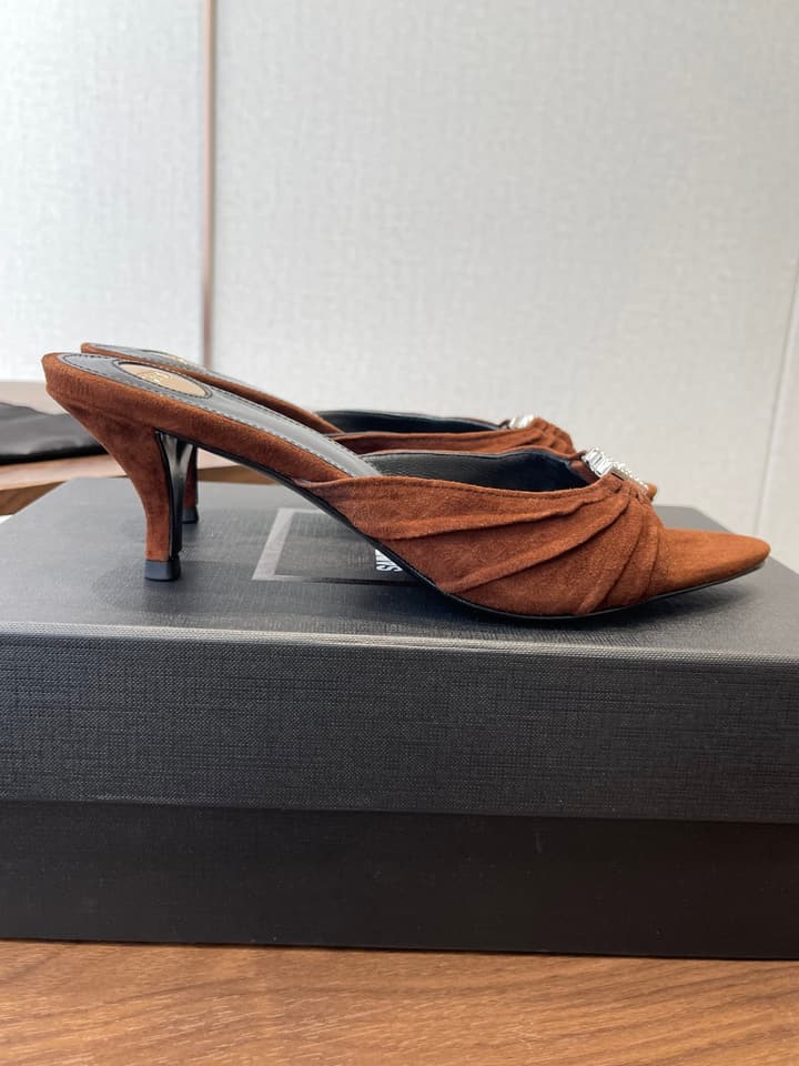 Saint Laurent Pointed Toe Stiletto Heeled Sandals – 26SS in Black - Gold Logo Plaque