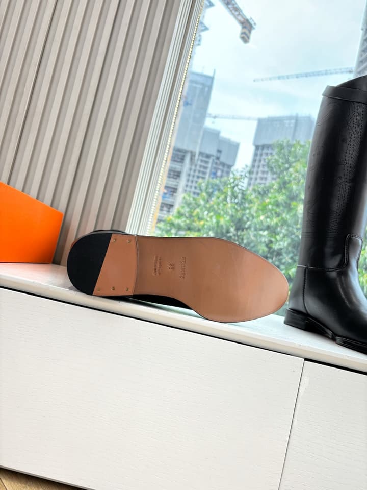 Hermès Classic Knee-High Boots – 2025FW in Assorted Buckle Riding Boots Display