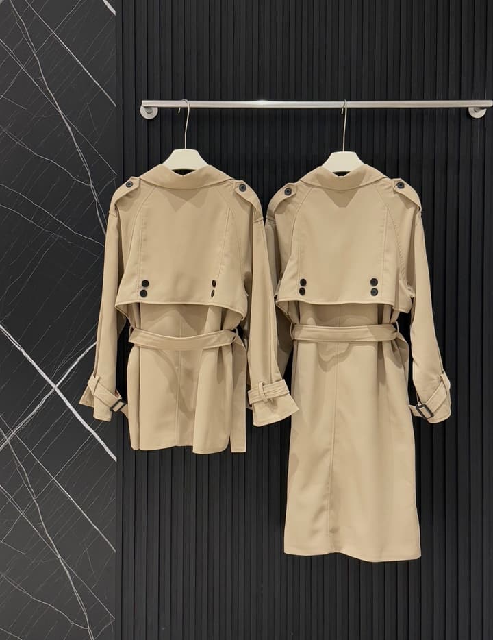 Burberry Short Trench Coat in Short Khaki Trench Coat